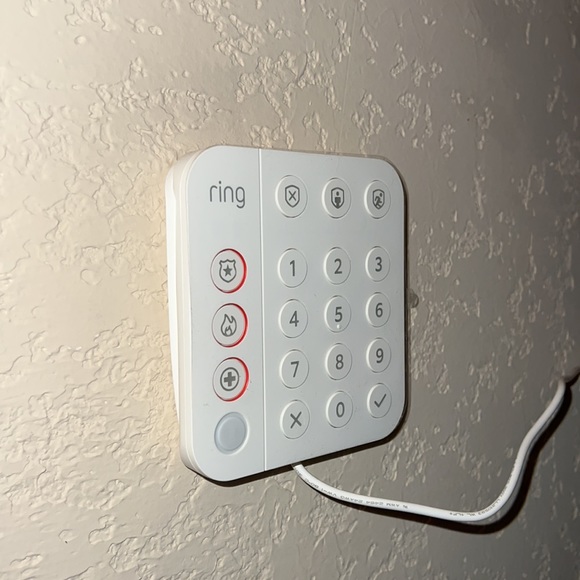 Ring alarm pro - 13 piece kit w/ eero 6 wifi extender - Picture 3 of 6